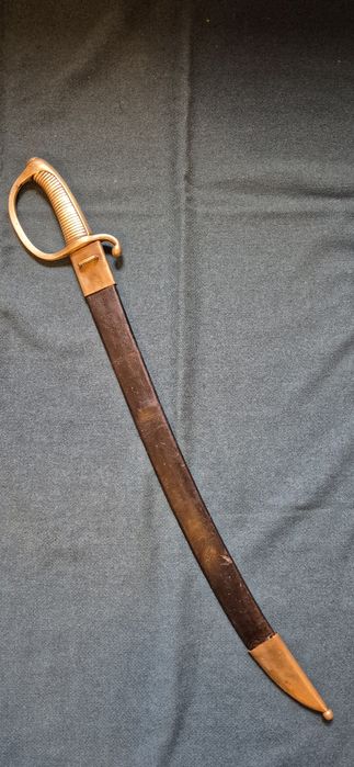 Продавам сабя , нож , щик.