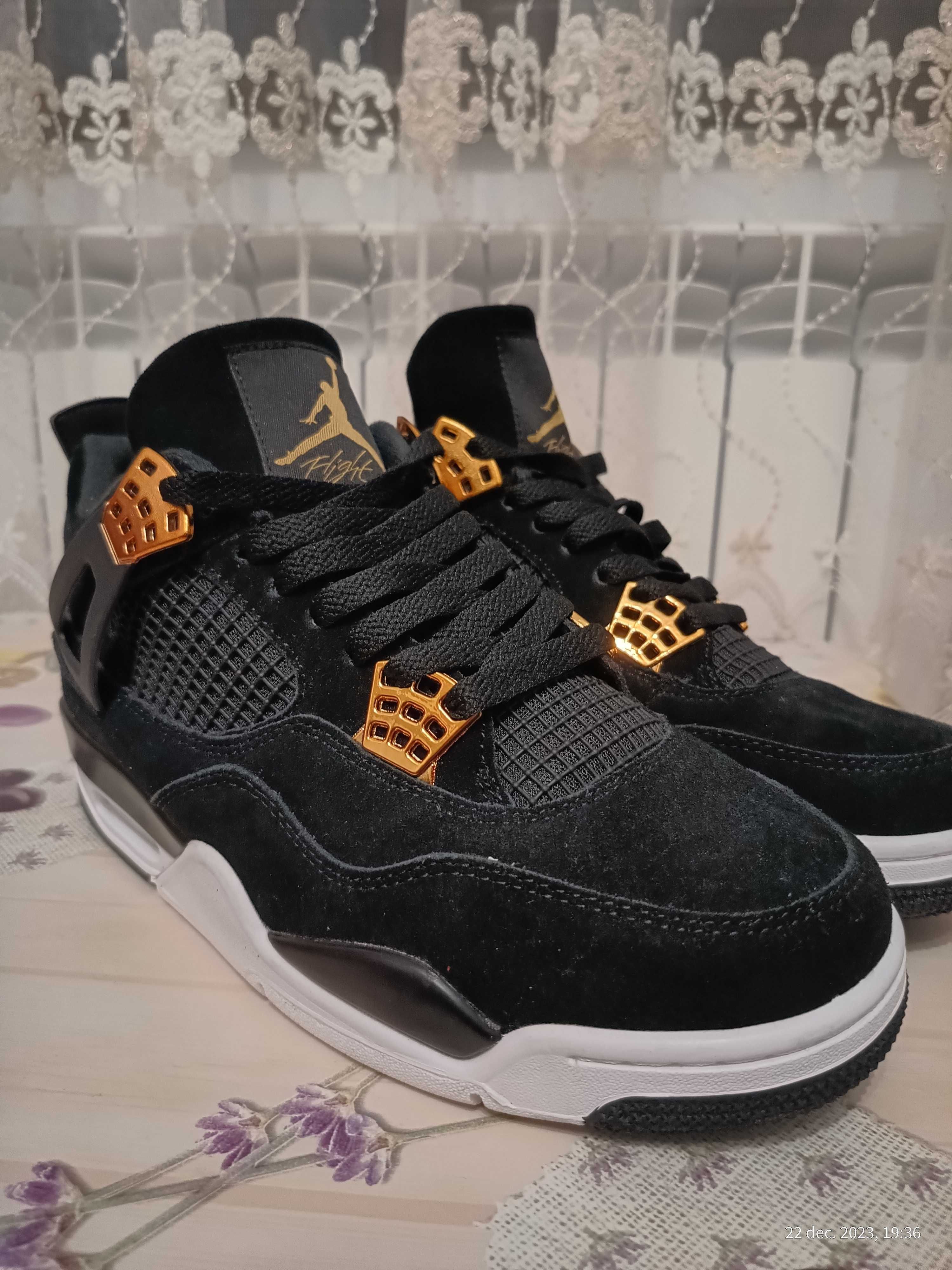 Jordan 4 retro roiality