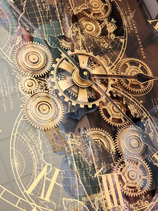 Часы швейцарских качественные настенные  скидки 50%