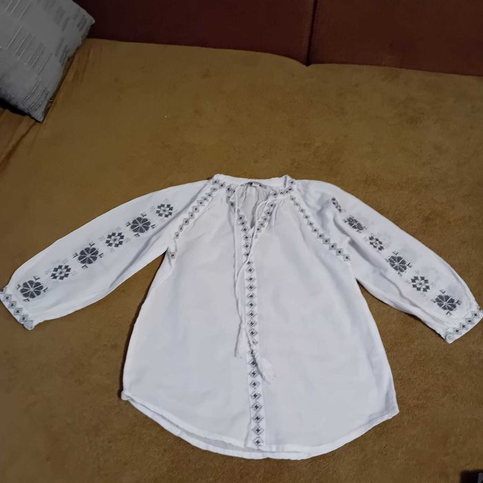 Ie fata model traditional