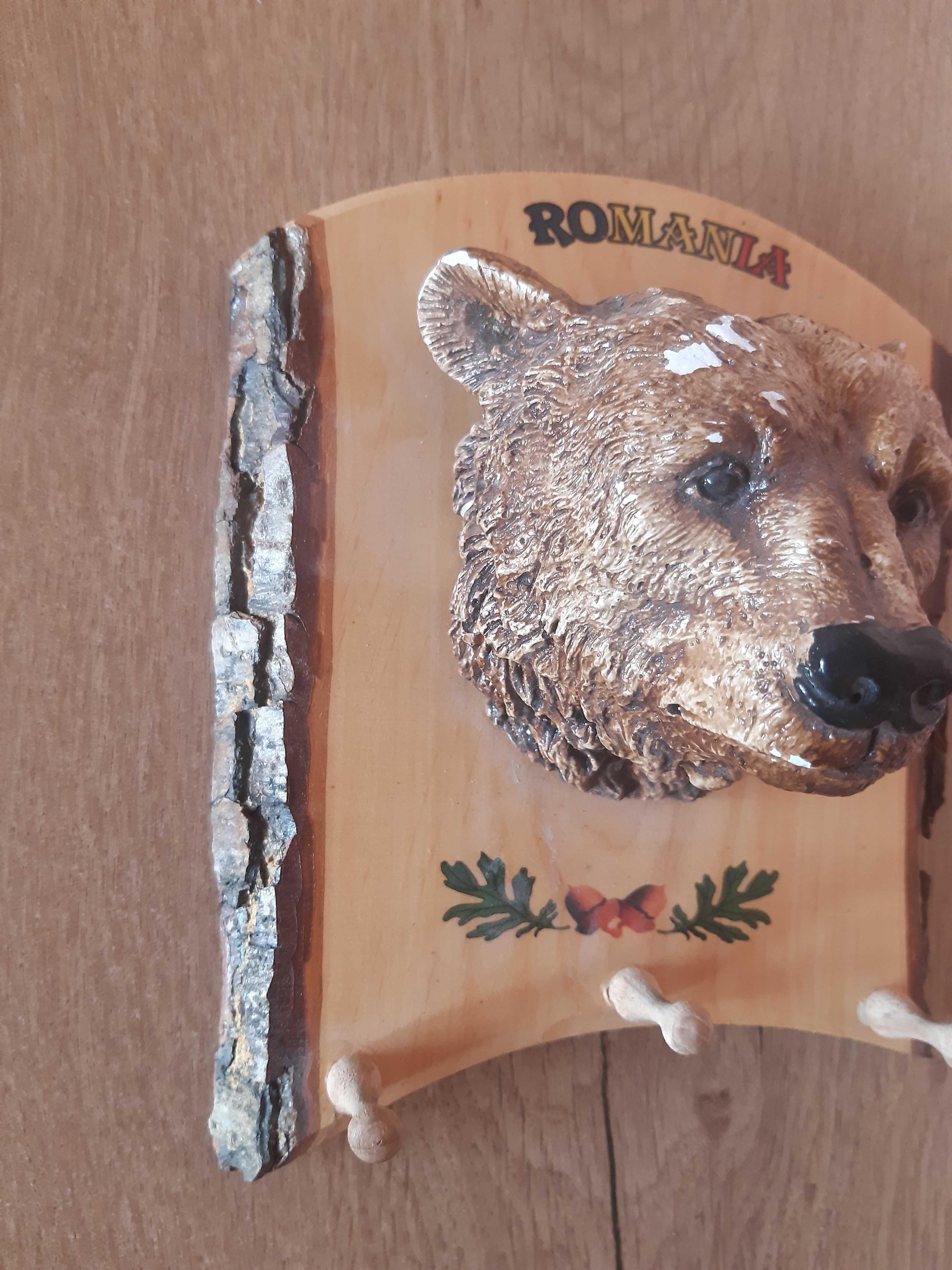 Закачалка за дрехи с глава на мечка
