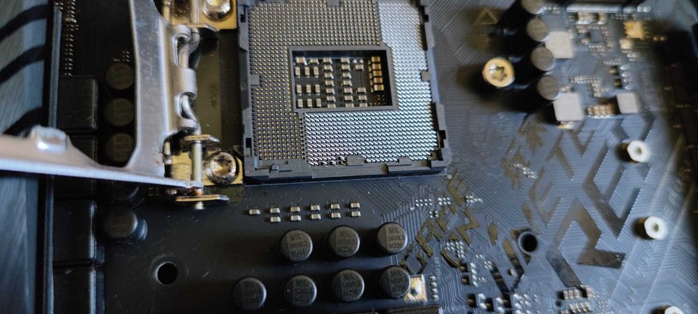 Placa de baza Asus Rog Strix Z-390-F