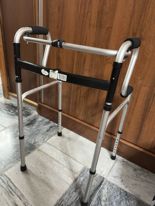 Ходунки для пожилых людей