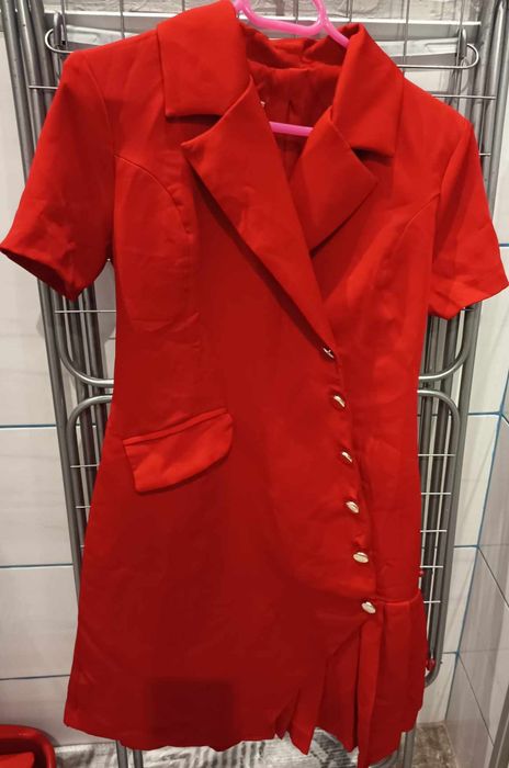 Рокля чисто нова