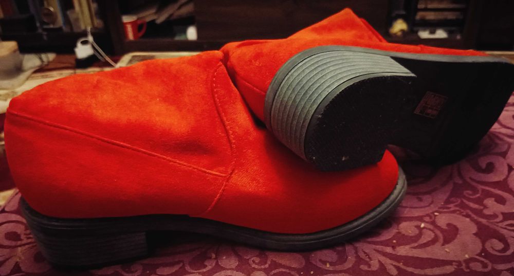 Страхотни велурени дамски боти