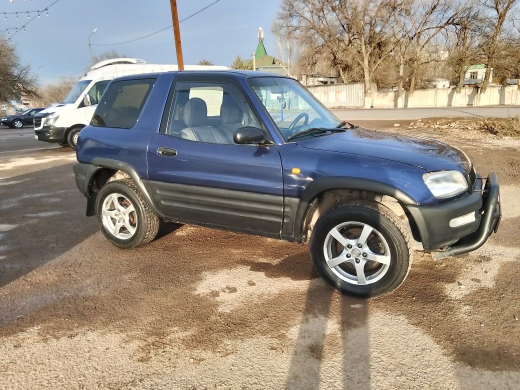 Продаётся Rav4 1995 года.