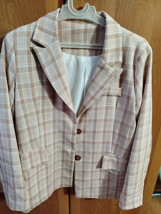 Пиджак на подкладке,блузка и костюм бирюзовый