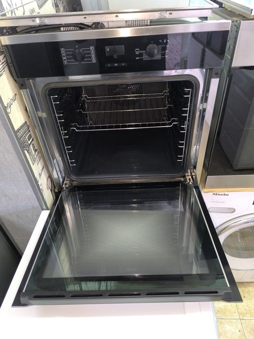 Фурна  Miele H2661-1B  - 76литра. 10 функции с вентилатор.