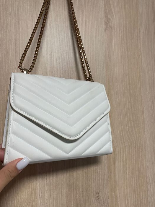 Дамски чанти в различни цветове