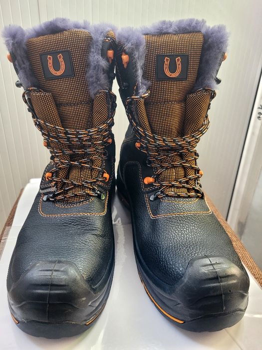 Ботинки утеплённые с высокими берцами