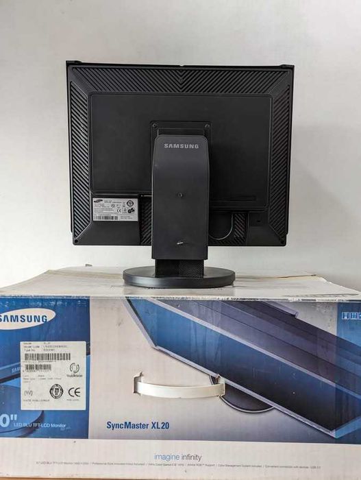 Професионален монитор Samsung XL20, 1600х1200, 20"инча, 114%