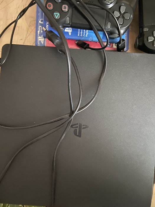 Playstation 4 slim