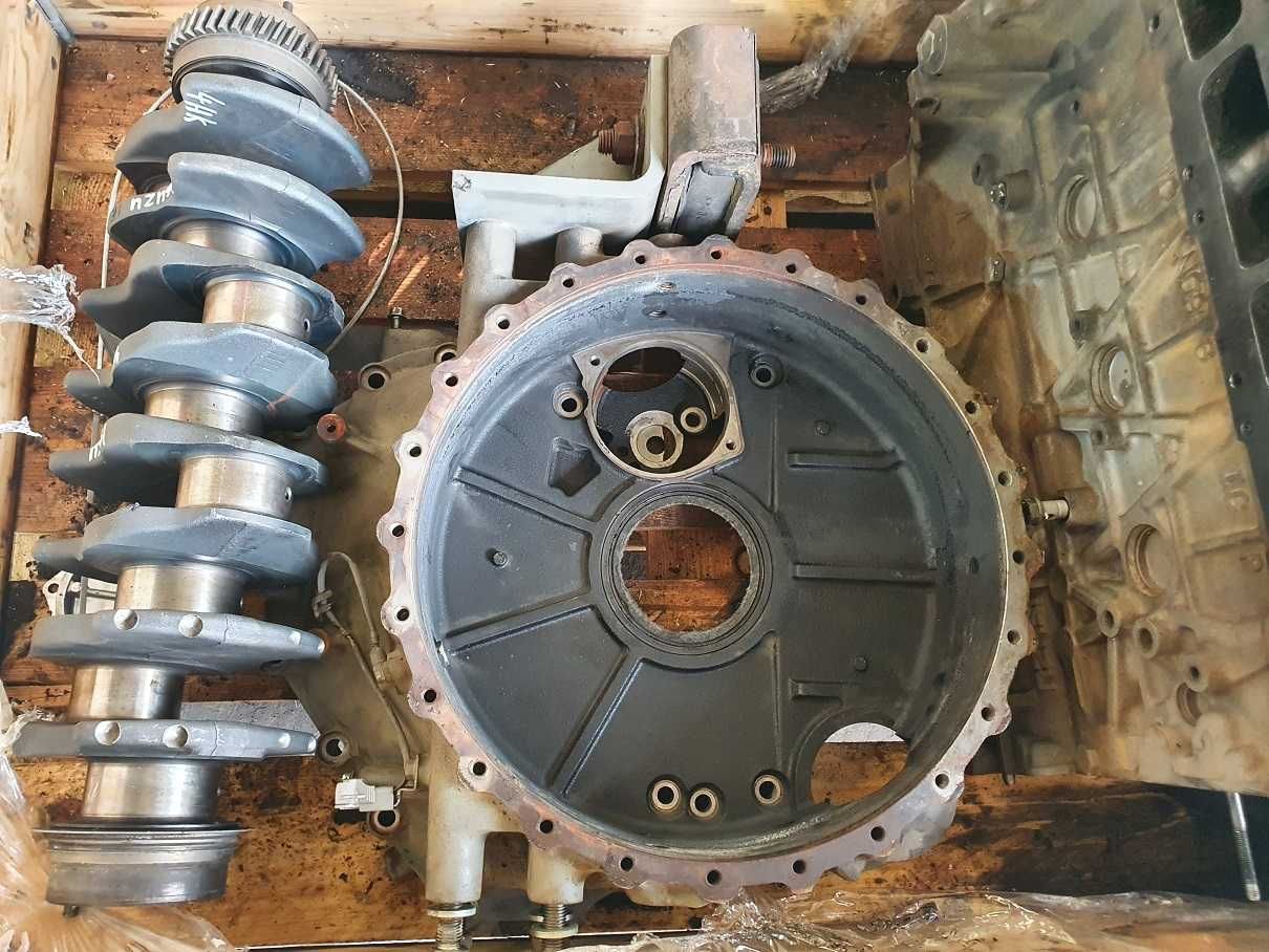 Dezmembrez Isuzu 4HK1- bloc motor, vibrochen, chiuloasa, pistoane,