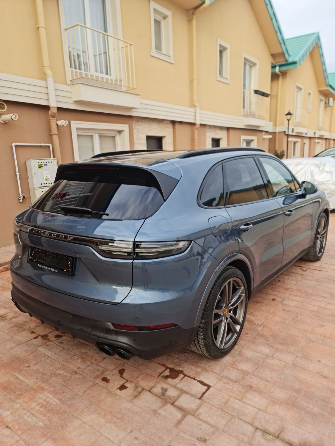Vand sau schimb porsche cayene S 2019