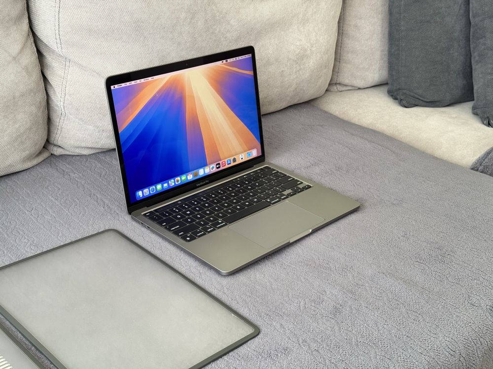 Като Нов 13.3'Macbook Pro M1/8GB Ram/256GB SSD
