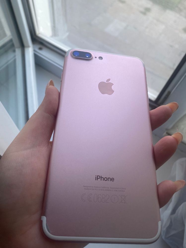 Айфон 7+ в идеальном состоянии