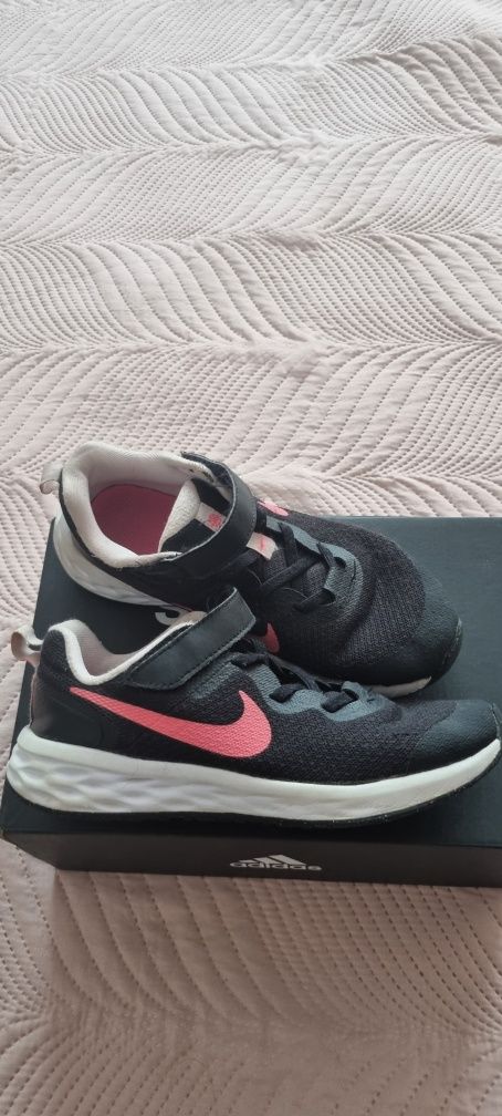 Маратонки Nike за момиче - номер 34