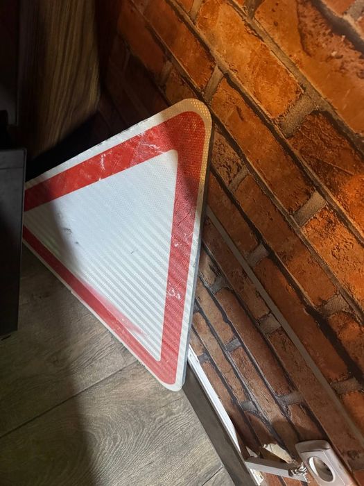 Yo'l belgilari  istalgan uslubda