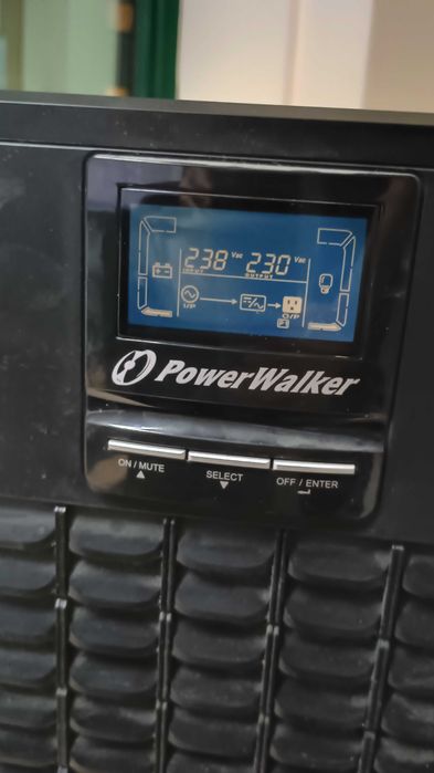 Продавам UPS 3 kW