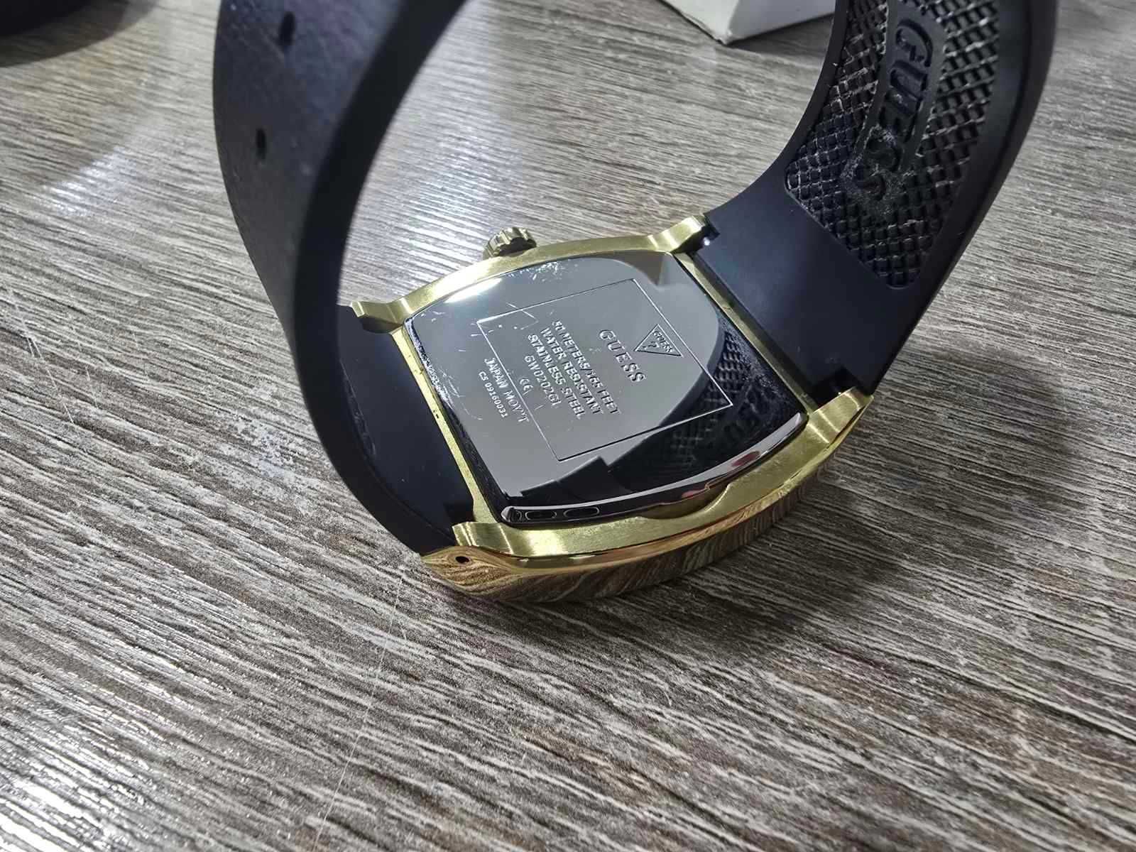 Часовник Guess GW0202G1