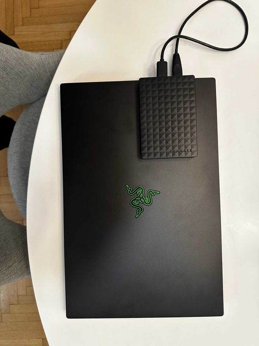 Razer Blade 15 (2019) - Advanced - I7 - RTX 2070 -Tastatura Scandinava