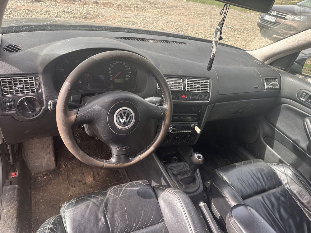 Dezmembrez Volkswagen Golf 4