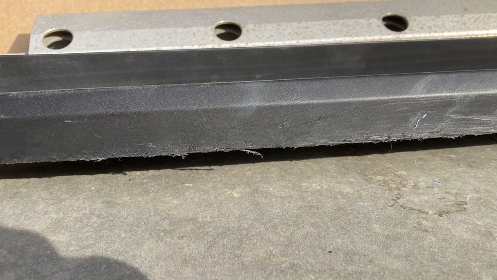 Avariat: treaptă (side step) stânga Toyota RAV4 generația a 5-a