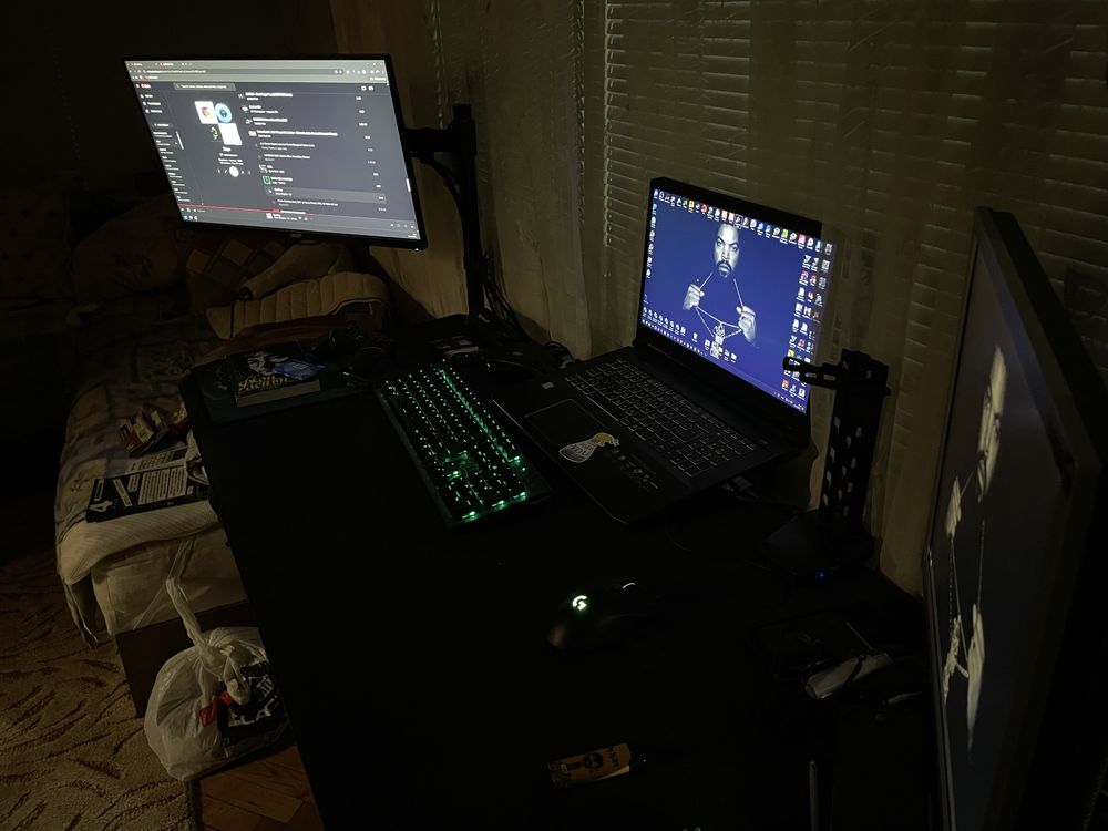 Acer Predator Helios 300 с монитор Acer Nitro XV240Y M3