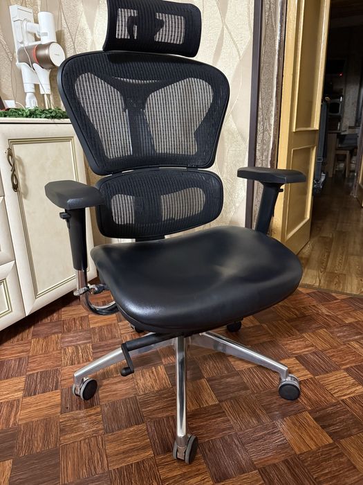 Продам компьютерный стул.