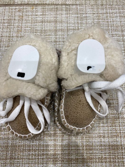 ЧИСТО НОВИ зимни бебешки обувчици (буйки)