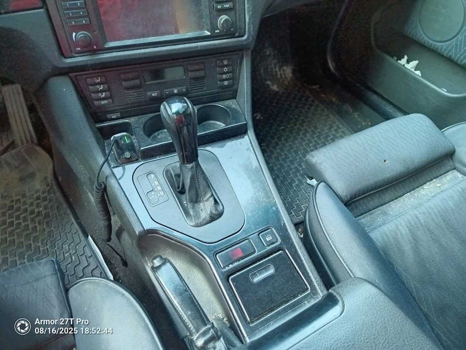 Продавам два автомобила BMW 528