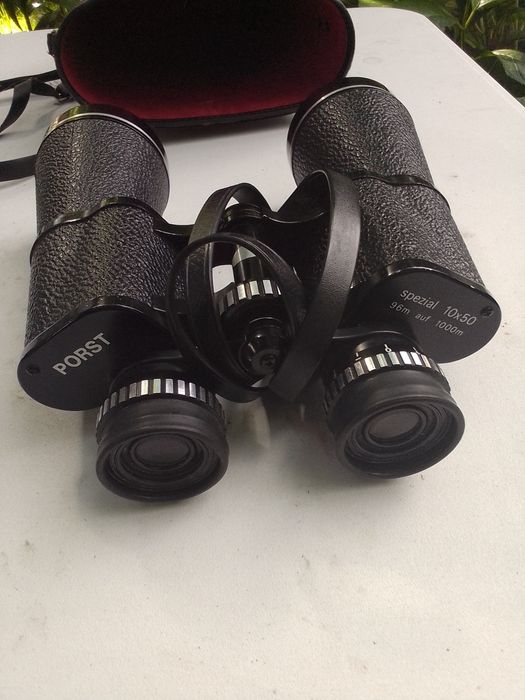 Vând binoclu 10/50