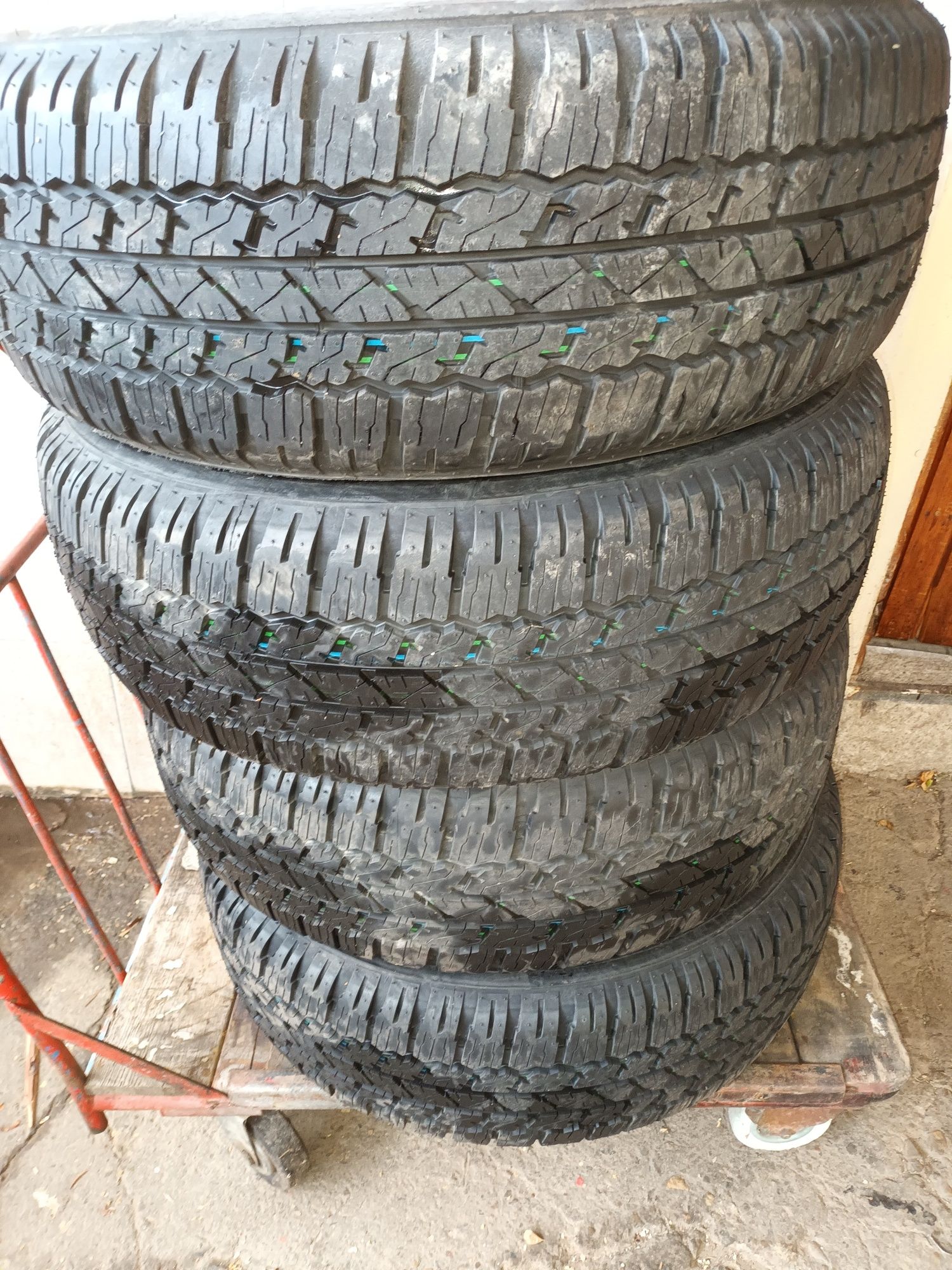 Bridgestone dueler 265/65/17