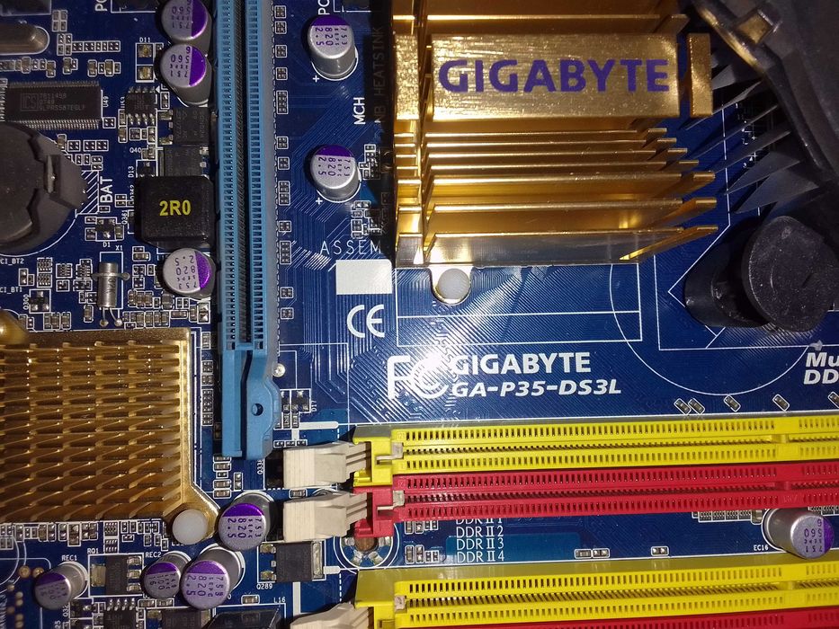 Материнская плата Core CPU DDR II 800 с встроенным процессором GIGABYT