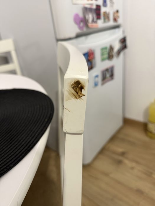 Vand masa cu 4 scaune