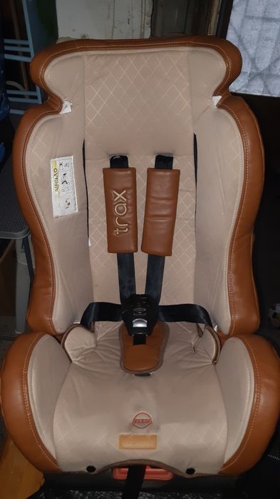 Две детски столчета за кола