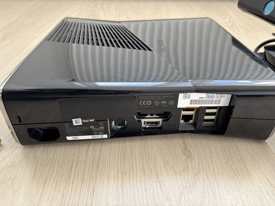 Xbox 360, Modat, 250gb, kinect, maneta