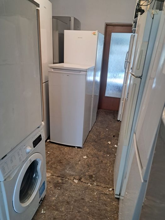 Vând frigider cu congelator