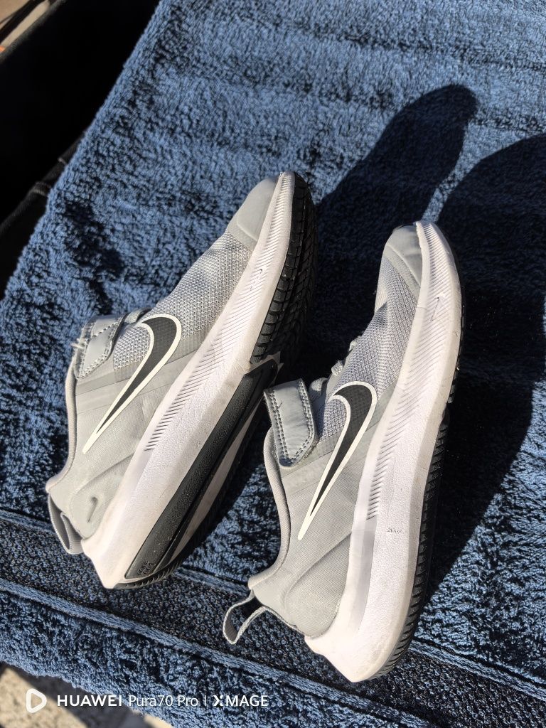 Детски маратонки nike. Номер 31.5 стелка 19.5см в отлично състояние