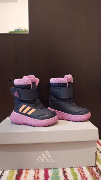 Cizme Adidas marimea 20 pentru bebelusi