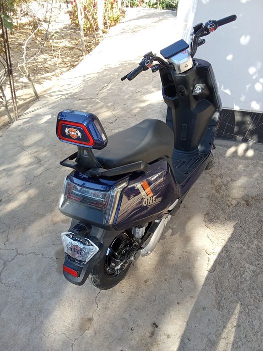 Skuter sotiladi..!
Skuter kattasidan
6 ta akumlator 72 volt 
Tezligi 7