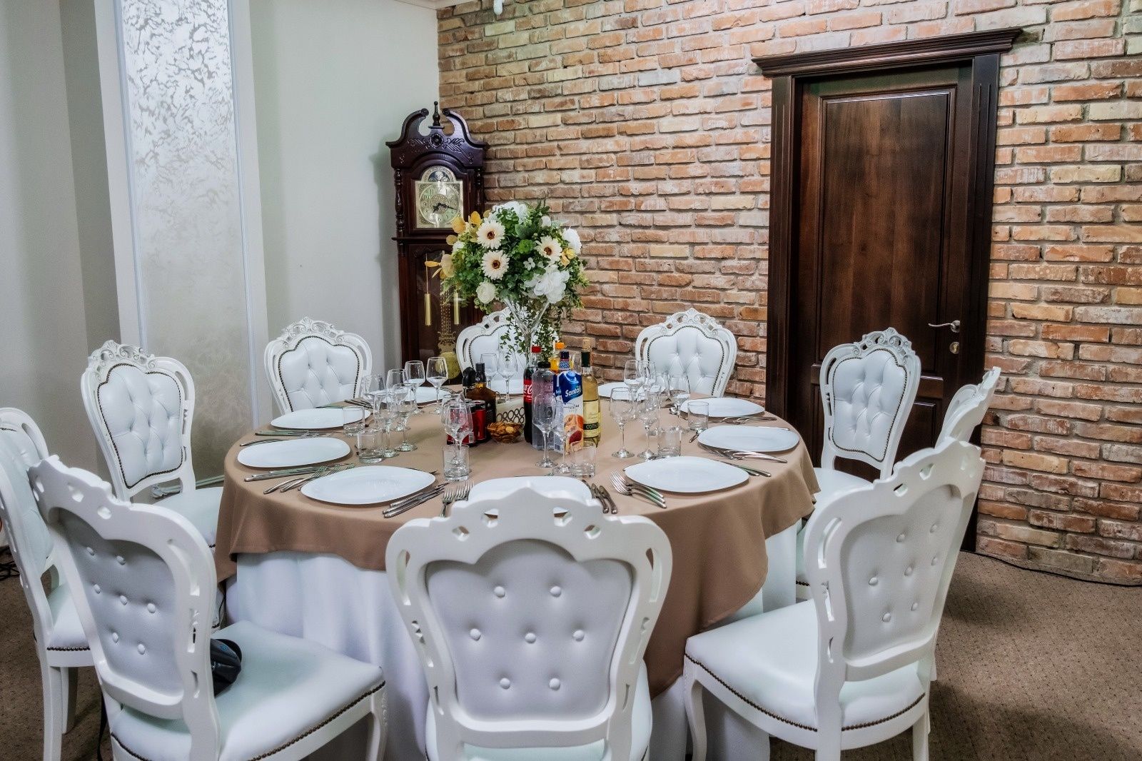 Salon evenimente , nunti , botezuri , majorate , conferințe