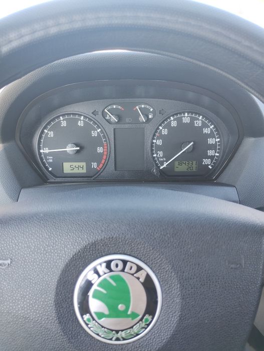 Продавам шкода Фабия 1.2 HTP 2004 година