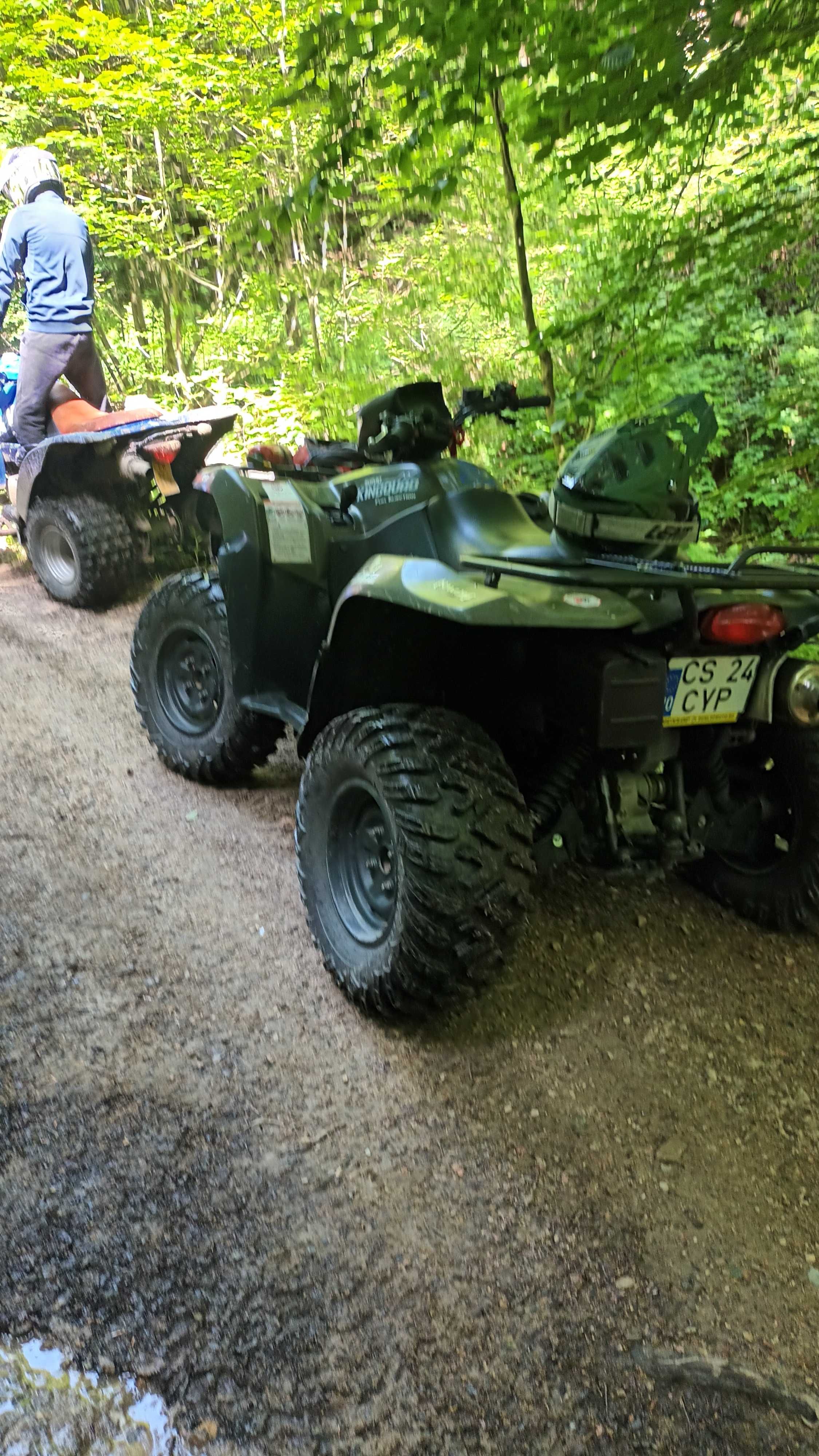 Vând atv suzuki 700i