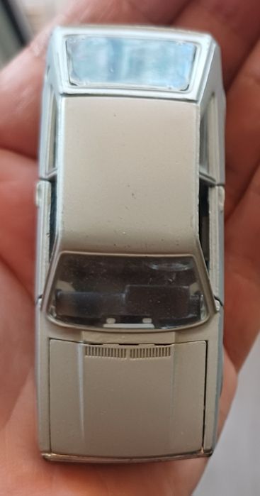 Продавам VOLKSWAGEN SCIROCCO TS - GREY MET. 1:43 -много добро състояни