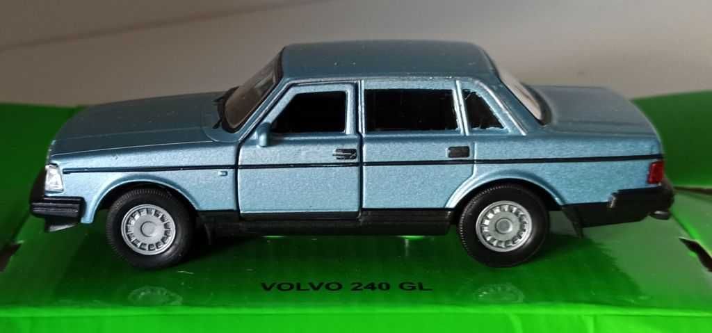 Macheta Volvo 240 GL 1979 bleu - Welly 1/36