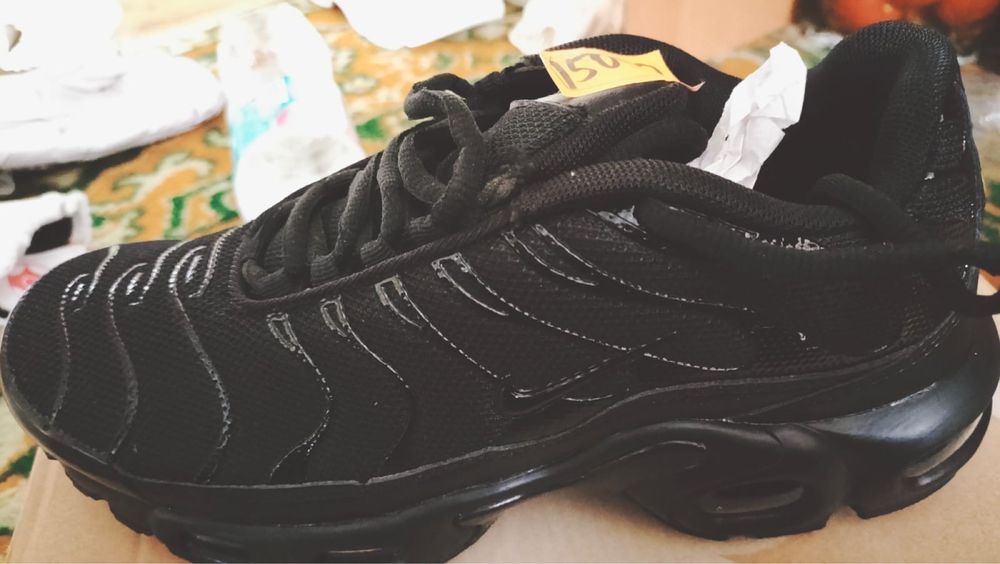 Продам кроссовки