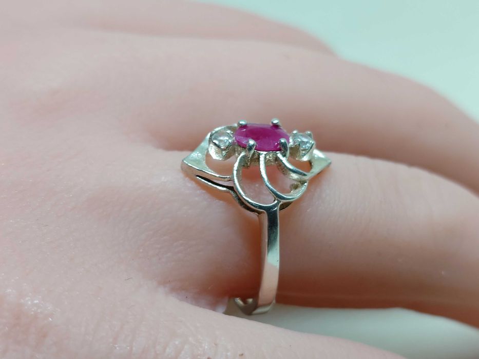 Inel din argint cu rubin natural și gosenite