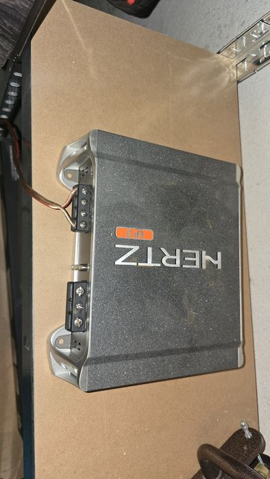 Бас каса Hertz 8" с усилвател 190W RMS