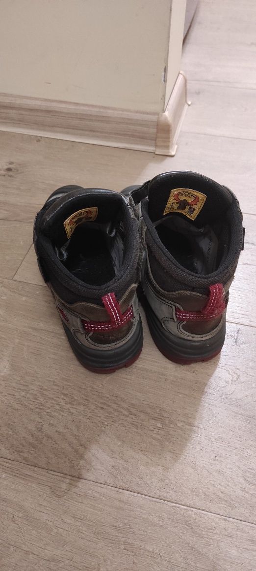 Туристически обувки Keen 35